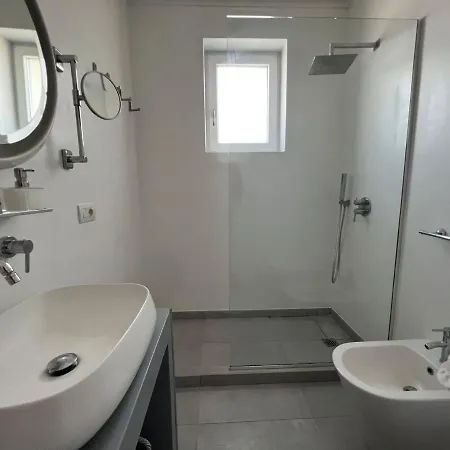 La Pica Marina Apartman *